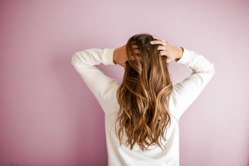 4 Tips Memilih Skincare untuk Kulit Sensitif & Berminyak Agar Tetap Glowing